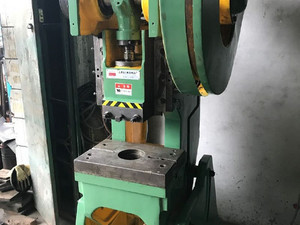 處理閑置資產，轉讓一批準新氣動與普通沖床